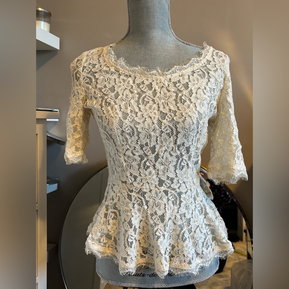 Aritzia by Babaton Scoop Neck Peplum Lace Blouse
